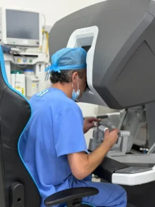 Cirugía robótica da Vinci X: nueva etapa del Dr. Marnes Molina 3 dr marnes molina consola da vinci x
